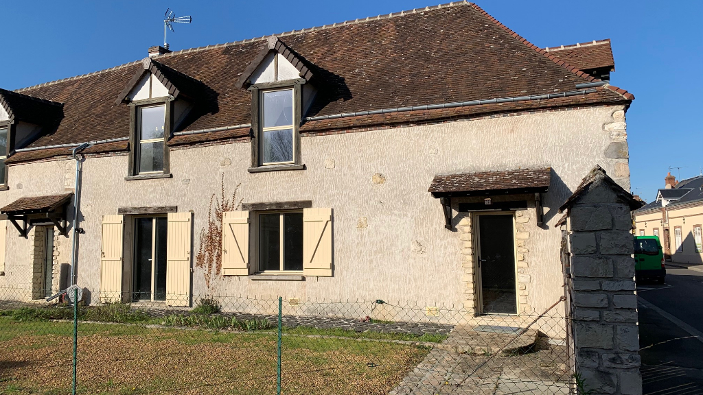 A VENDRE - MAISON ANCIENNE - PROCHE MAINTENON A VENDRE - MAISON ANCIENNE - PROCHE MAINTENON